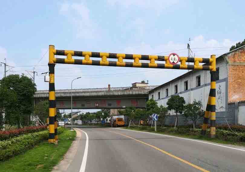 临高铁路限高架