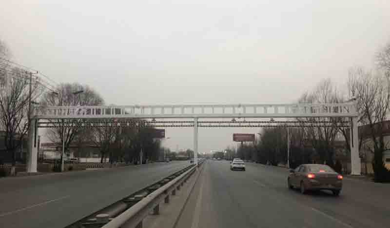临高公路限高杆